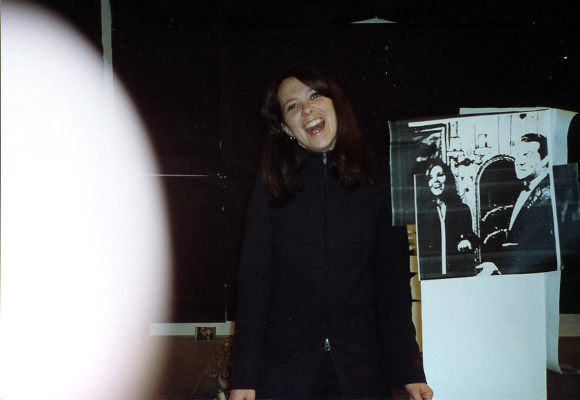 Karen Kilimnik, Mari as Emma Peal, the laugh, 2011