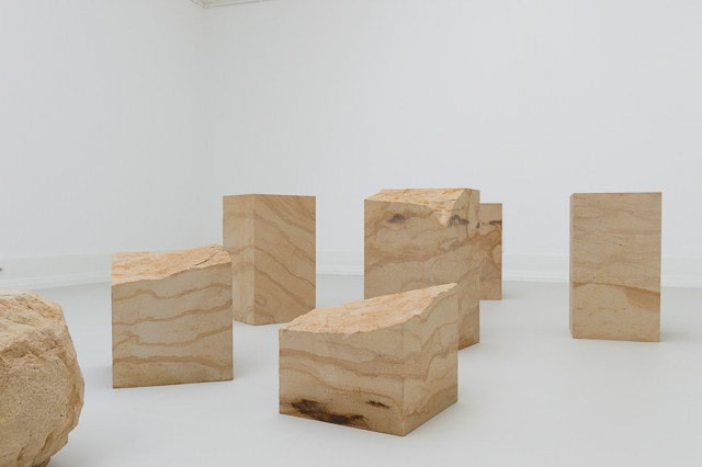 Alicja Kwade, Warten auf Gegenwart II, Installation at Kunsthalle Nürnberg, 2015