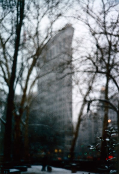 Karen Kilimnik, The Flat Iron Building, New York, 1903, in the fog, 2002