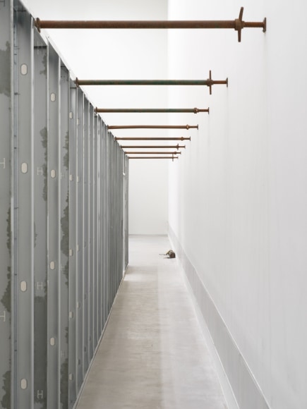 Exhibition view „Nina Canell. Tectonic Tender“, Berlinische Galerie, Foto: © Nick Ash