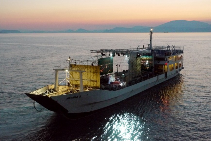 Doug Aitken, Black Mirror performance, 2011