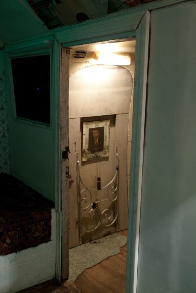 Mike Nelson, Quiver of Arrows, Installation at 303 Gallery, New York, 2010