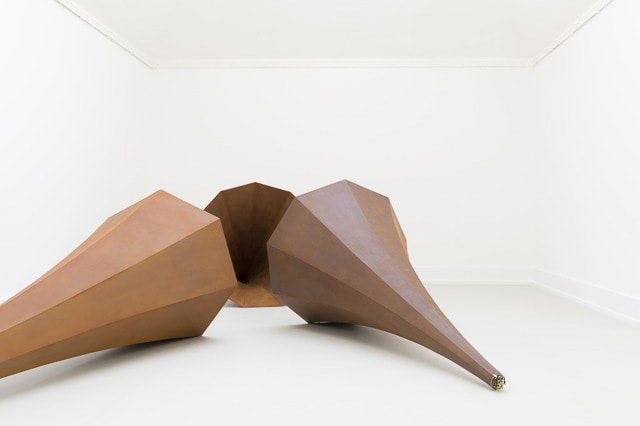 Alicja Kwade, Warten auf Gegenwart II, Installation at Kunsthalle Nürnberg, 2015