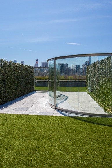 Dan Graham with Günther Vogt, Hedge Two-Way Mirror Walkabout, 2014