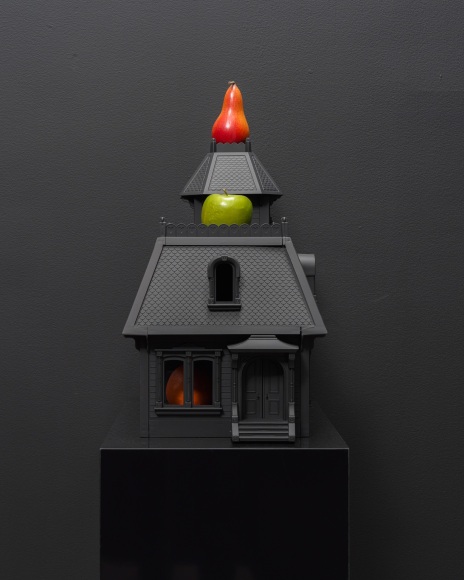 Jonathan Horowitz & Rob Pruitt, Peacock Hill Dollhouse (Fruit Bowl)