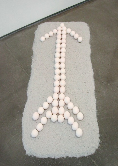 Hans-Peter Feldmann, Egg-arrow