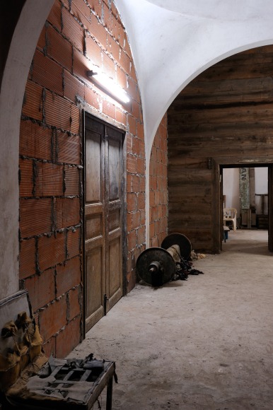 Mike Nelson, Installation view: I, Imposter