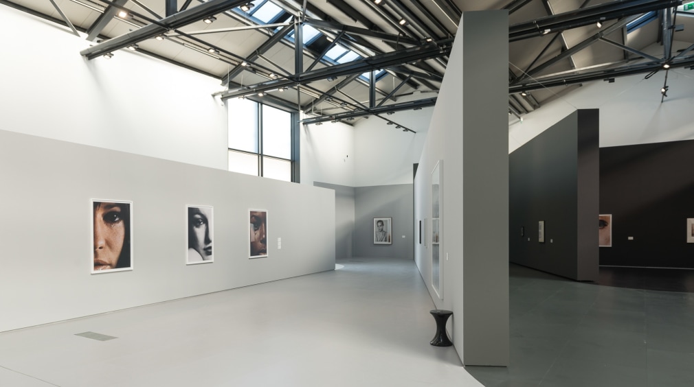 Collier Schorr and Anne Collier : Shutters, Frames, Collections, Repetition, LUMA Arles, 2016