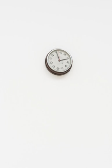 Alicja Kwade, Warten auf Gegenwart II, Installation at Kunsthalle Nürnberg, 2015