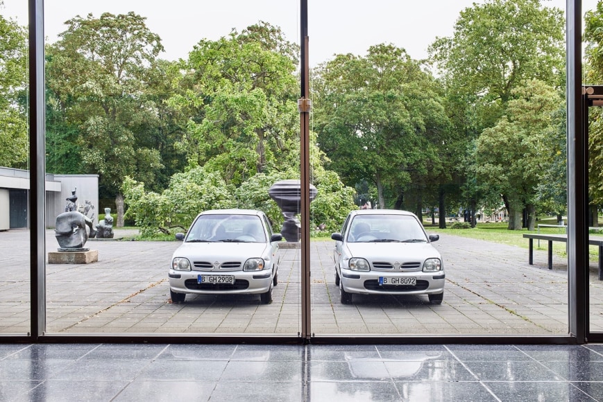 Alicja Kwade, Nissan (Parallelwelt 1 plus 2), 2009, Lehmbruck Museum, © die Künstlerin, Foto Dejan Saric