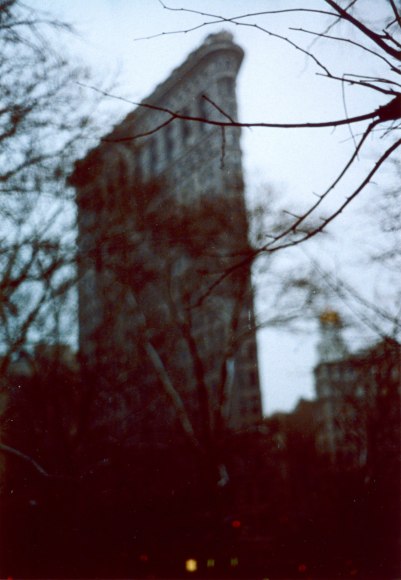 Karen Kilimnik, The Flat Iron Building, New York, 1903, 2002