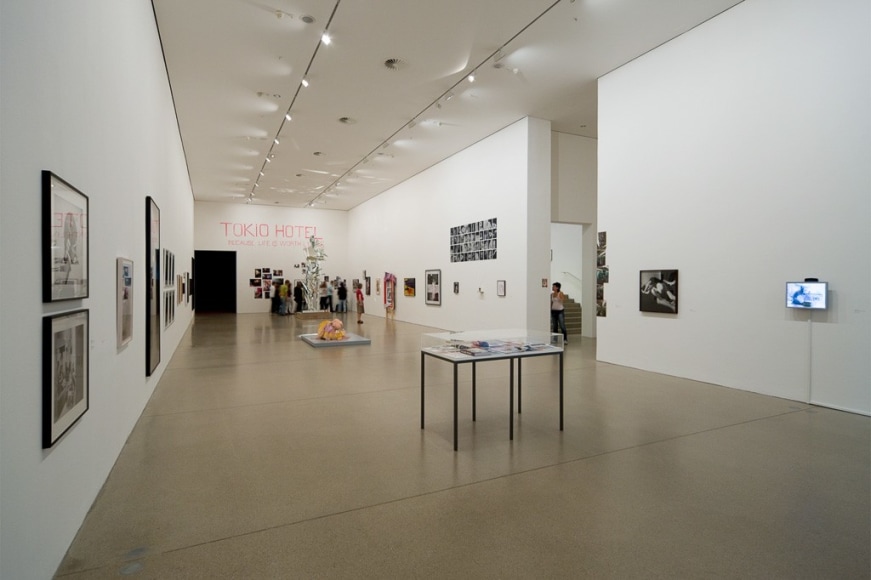 Freeway Balconies, curated by Collier Schorr, Installation view: Deutsche Guggenheim, Berlin, 2008