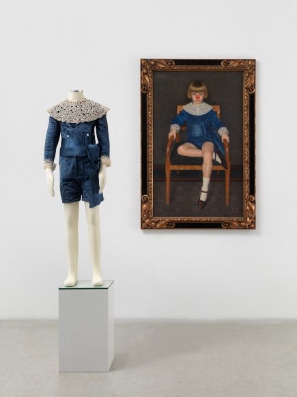 Hans-Peter Feldmann, Boy with red nose in a blue velvet dress