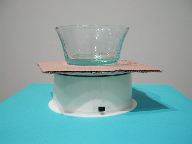 Hans-Peter Feldmann, Revolving bowl