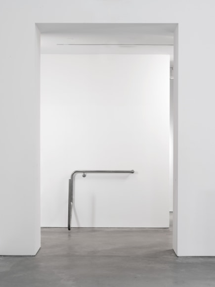 Jacob Kassay, Installation view: H-L, 303 Gallery, 2016
