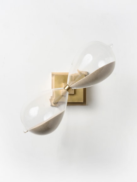 Alicja Kwade, Getrennte Stunde (separate hour)