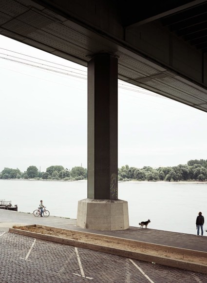 Andreas Gursky, Cologne, Zoobr&uuml;cke, 1988
