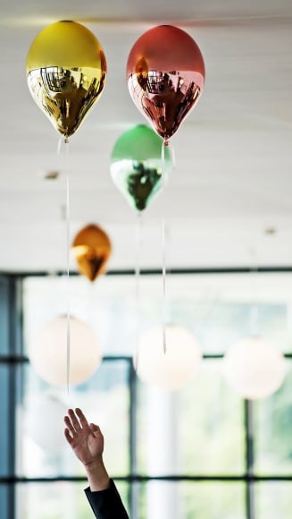 Jeppe Hein, &ldquo;Yellow, Orange, Green and Red Mirror Balloon,&rdquo; (303 Gallery).&nbsp;Jeppe Hein/303 Gallery, New York, photo by Morten Kjaer
