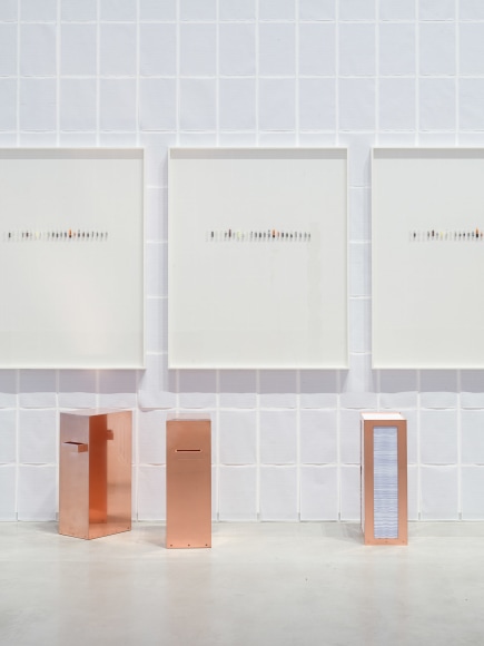 Ausstellungsansicht, Alicja Kwade. In Abwesenheit (In Absence), Foto: © Roman März