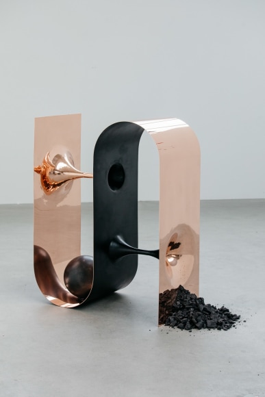Alicja Kwade, Formation (Black-Back)