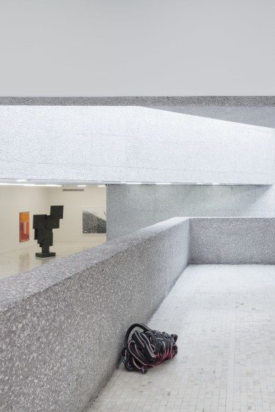 Nina Canell, Installation view: Ayrton, Museo Tamayo, Mexico City, 2017