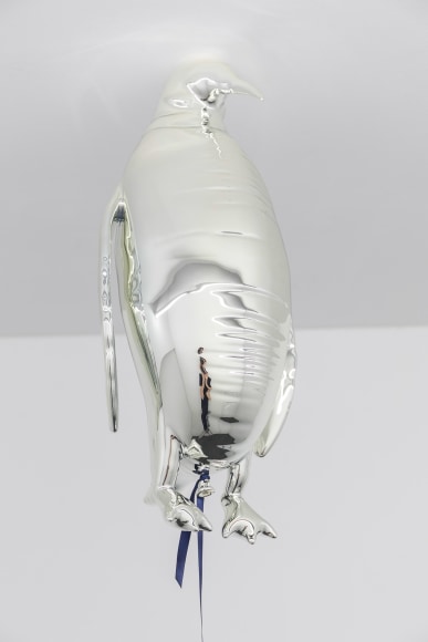 Jeppe Hein, Floating Penguin Mirror Balloon (silver - looking down)
