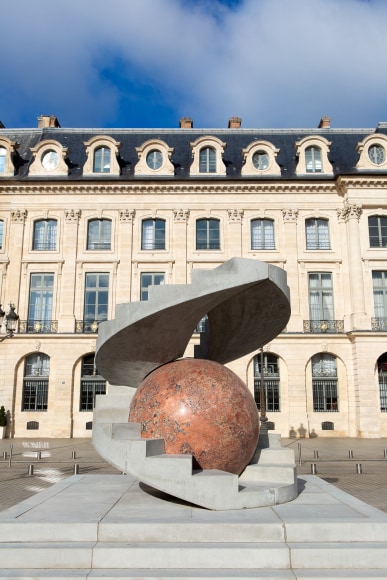 Alicja Kwade Au cours des mondes, 2022