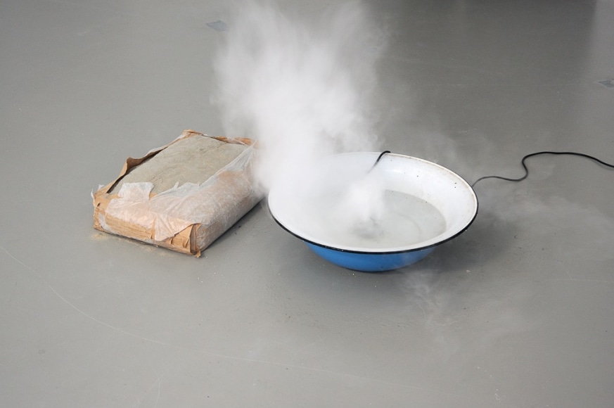 Nina Canell, Perpetuum Mobile (25 kg)