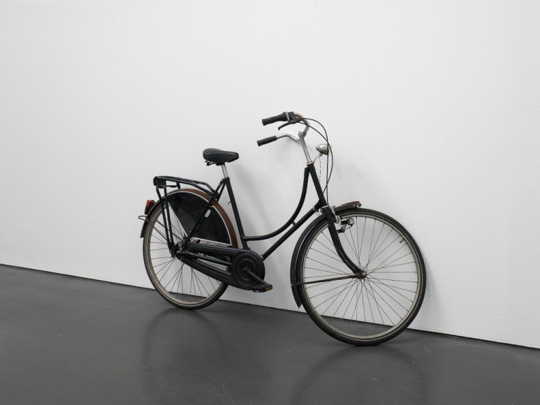 Hans-Peter Feldmann, Installation view: An Art Exhibition, Kunsthalle Düsseldorf, 2010