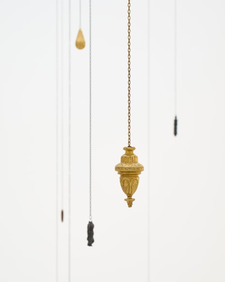 Installation view: Alicja Kwade, Die Notwendigkeit der Dinge (The Necessity of Things), museum Voorlinden, Wassenaar. Photo: Antoine van Kaam