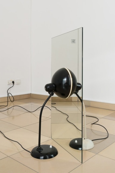 Alicja Kwade, Warten auf Gegenwart II, Installation at Kunsthalle Nürnberg, 2015