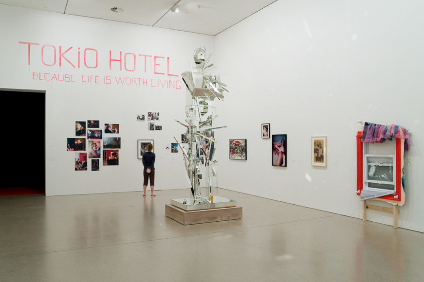 Freeway Balconies, curated by Collier Schorr, Installation view: Deutsche Guggenheim, Berlin, 2008