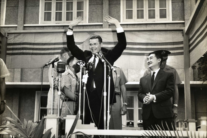 Larry Burrows Robert MacNamara