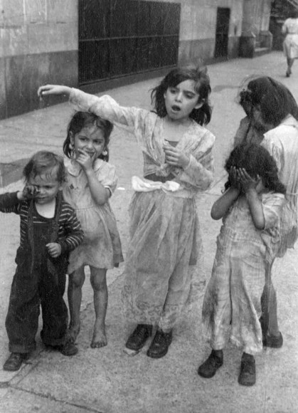 Helen Levitt New York City, 1942