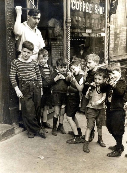 Helen Levitt NYC 1937