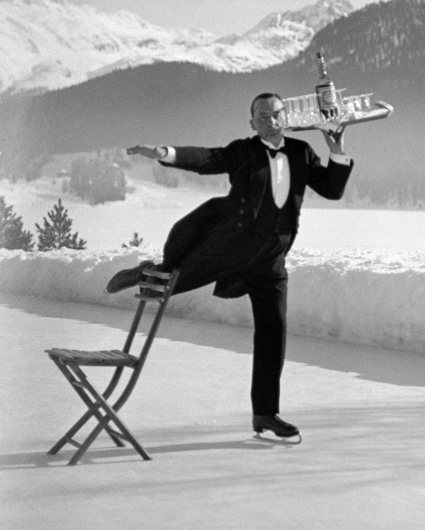 Alfred Eisenstaed Ice-skating waiter, Grand Hotel, St. Moritz,1932