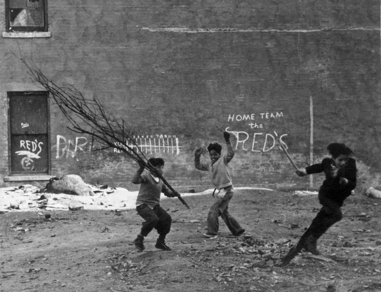 Helen Levitt New York City, circa 1939