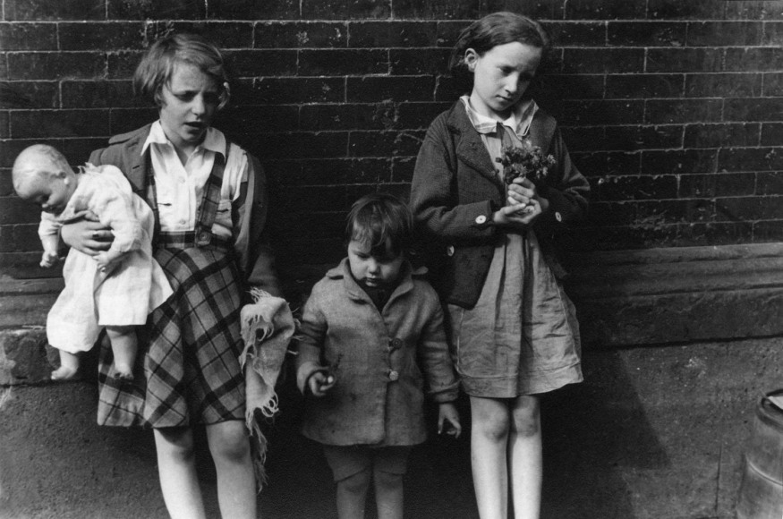 Helen Levitt, New York City, 1942
