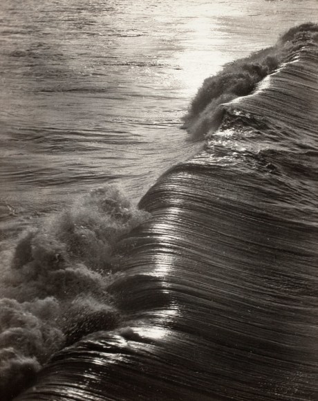 Black and white photo of a wave cresting.