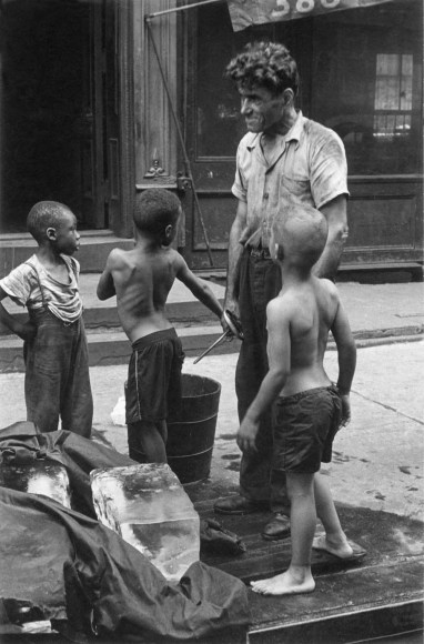 Helen Levitt New York City, circa 1940