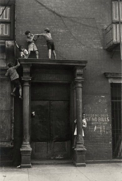 Helen Levitt New York City, circa 1940