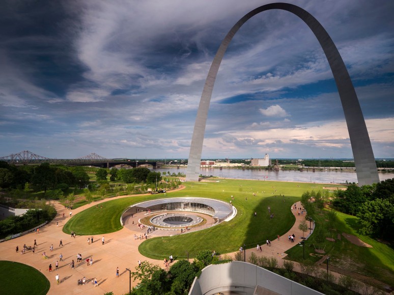 MUSEUM AT THE GATEWAY ARCH - Projects - Studio James Carpenter / JCDA Inc.