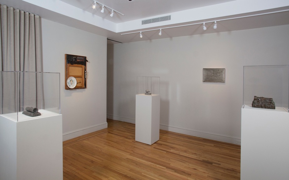 Installation view of Jasper Johns: Sculptures and Related Paintings 1957-1970 at Craig F. Starr Gallery