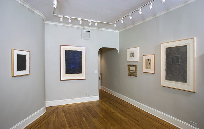 Installation view of Jasper Johns / Georges Seurat Drawings at Craig F. Starr Gallery