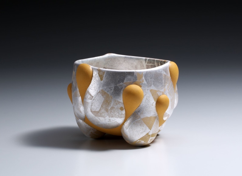Carved teabowl with silver-leaf overlapping scallop patterning, 2017