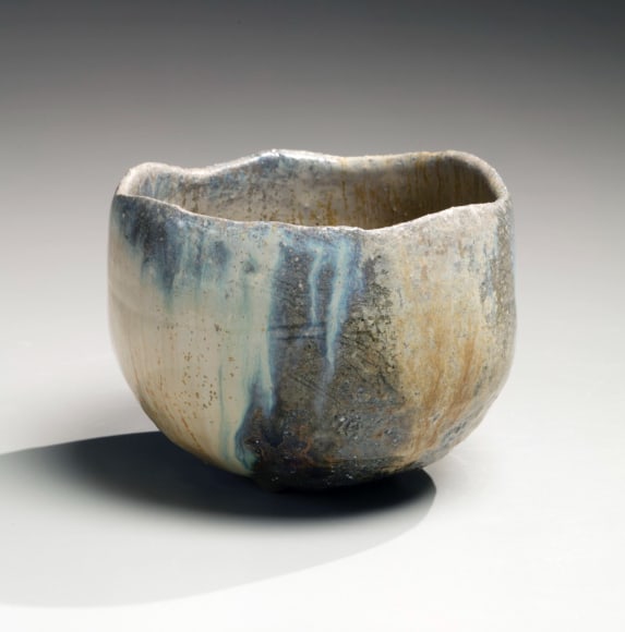 Ash-glazed slightly lobed teabowl with undulating rim, 2016