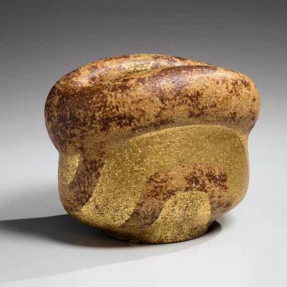 Kiyomizu Rokubey VII (1922-2006), Rounded vase with gold banding
