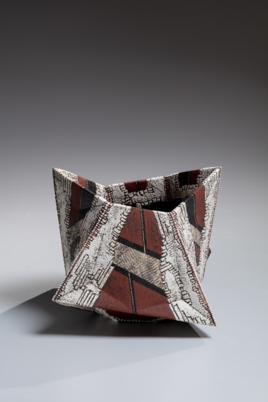 Multi-planar twisting low vessel, 2022