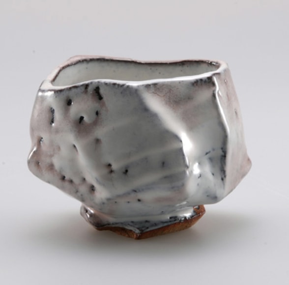 Tea bowl with Hagi glaze with pink colorations and glaze crawling 
