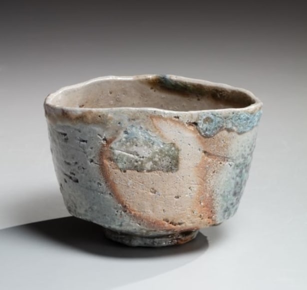 Wide mouthed, slightly oblong&nbsp;Iga&nbsp;teabowl on raised foot with masked central circle and Iga green-ash natural glazing
